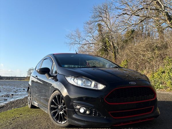 Ford Fiesta Hatchback, Petrol, 2016, Black