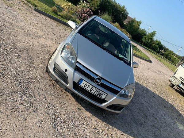 Opel Astra Hatchback, Petrol, 2007, Silver