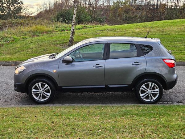 Nissan Qashqai Hatchback, Diesel, 2013, Grey