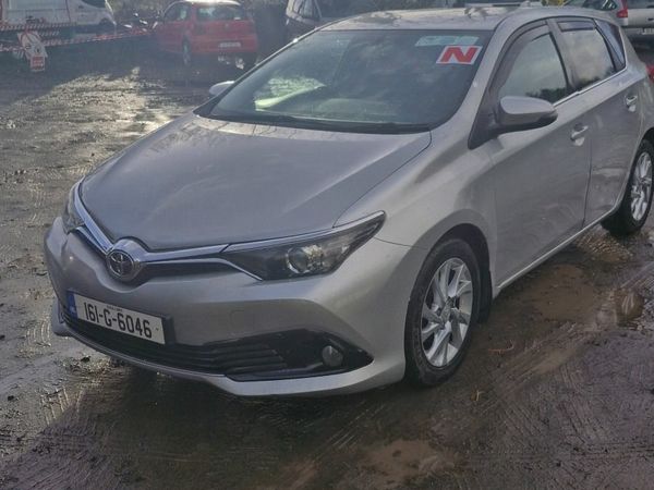 Toyota Auris Hatchback, Diesel, 2016, Silver