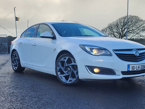 Vauxhall Insignia Hatchback, Diesel, 2016, White