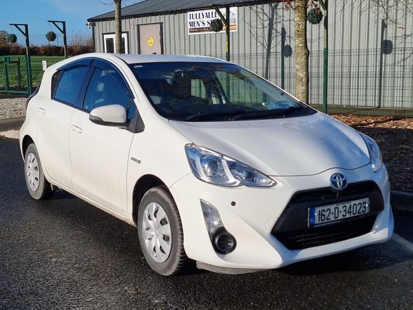 Toyota Aqua Hatchback, Petrol Hybrid, 2016, White