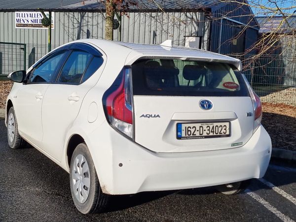 Toyota Aqua Hatchback, Petrol Hybrid, 2016, White
