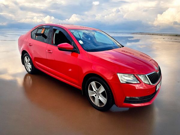 Skoda Octavia Saloon, Petrol, 2017, Red