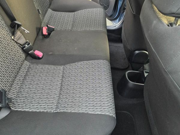 Toyota Yaris Hatchback, Petrol, 2013, Blue