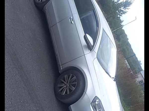 Volkswagen Passat Saloon, Diesel, 2012, Silver
