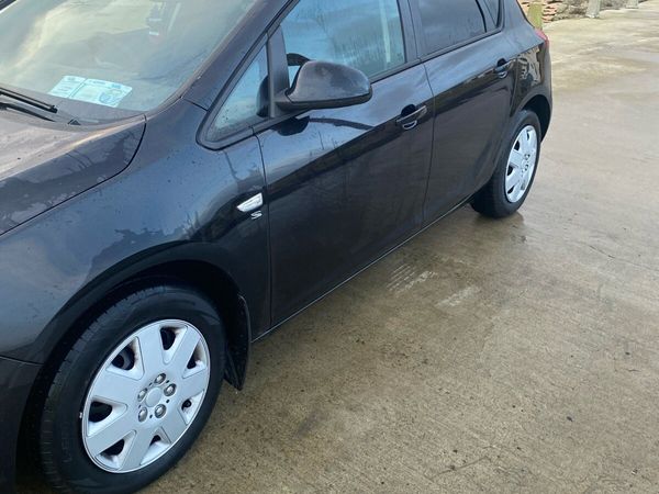 Opel Astra MPV, Petrol, 2013, Black