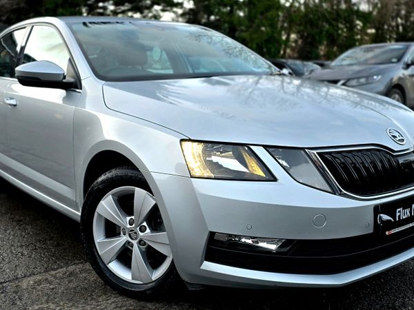 Skoda Octavia Hatchback, Petrol, 2019, Silver