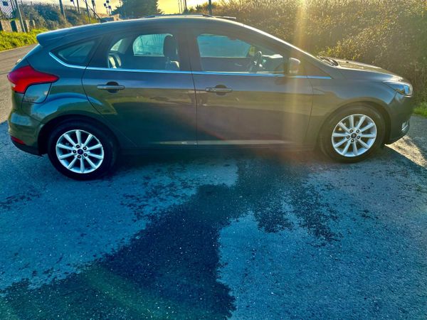 Ford Focus Hatchback, Petrol, 2017, Grey