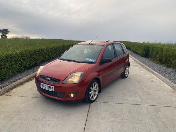 Ford Fiesta Hatchback, Petrol, 2006, Red