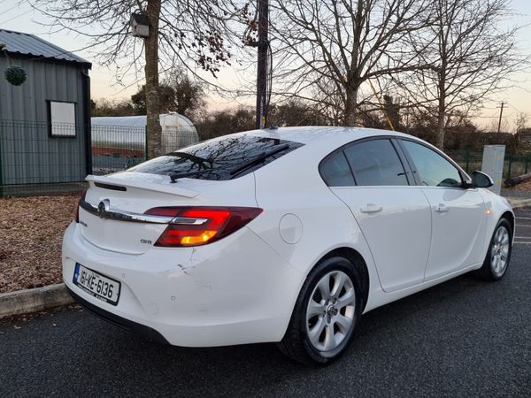 Opel Insignia Hatchback, Diesel, 2016, White