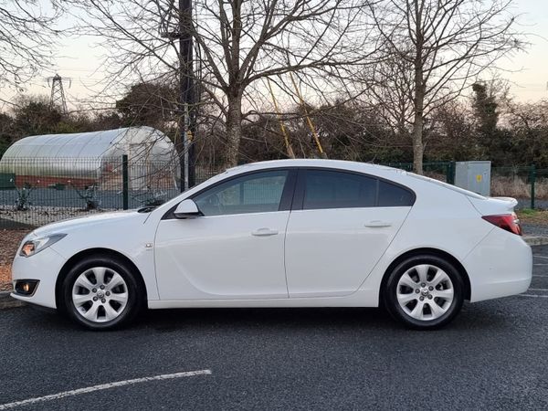 Vauxhall Insignia Hatchback, Diesel, 2016, White