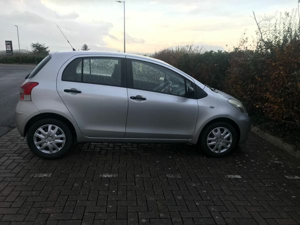 Toyota Yaris Hatchback, Petrol, 2010, Silver