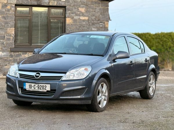 Opel Astra Saloon, Diesel, 2010, Blue