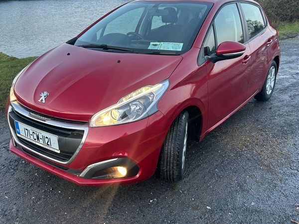Peugeot 208 Hatchback, Petrol, 2017, Red