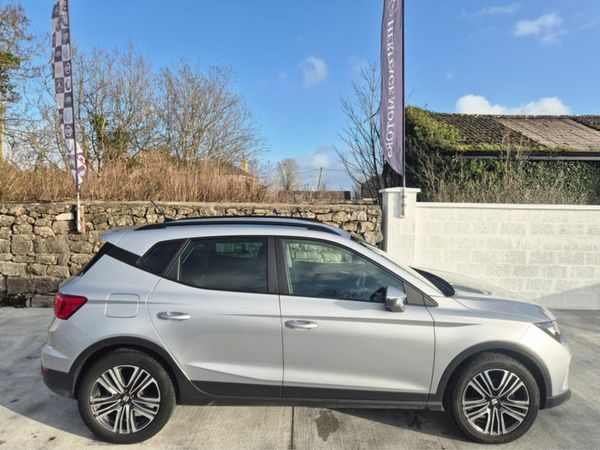 SEAT Arona Hatchback, Petrol, 2022, Grey