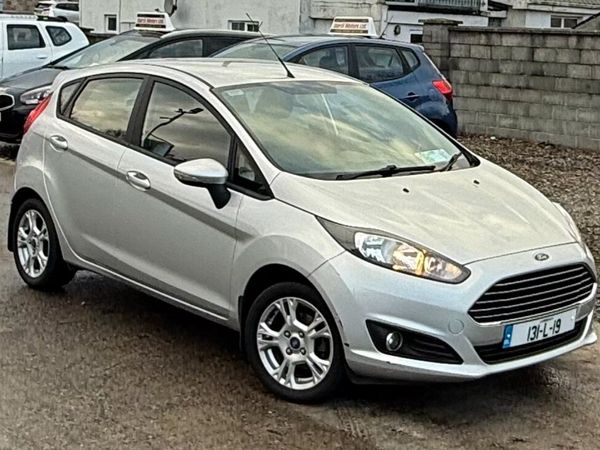 Ford Fiesta Hatchback, Petrol, 2013, Silver