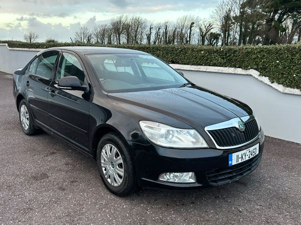 Skoda Octavia Hatchback, Petrol, 2011, Black