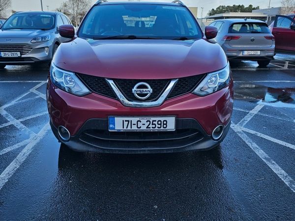 Nissan Qashqai SUV, Diesel, 2017, Red