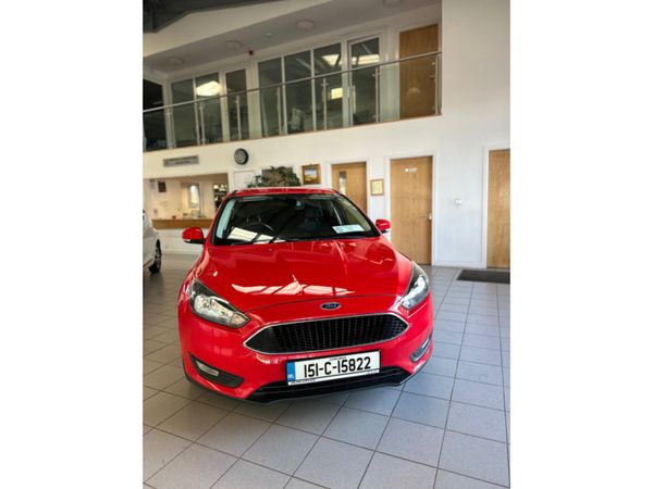 Ford Focus Hatchback, Petrol, 2015, Red