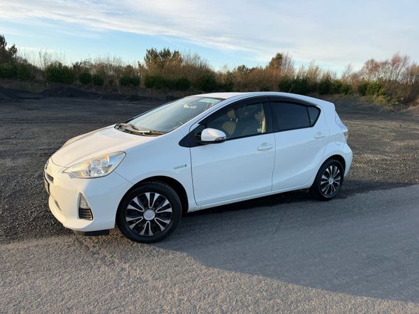 Toyota Aqua Hatchback, Petrol Hybrid, 2014, White