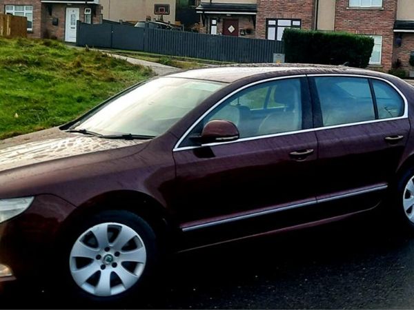 Skoda Superb Hatchback, Diesel, 2012, Red
