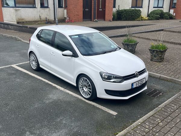 Volkswagen Polo Hatchback, Petrol, 2011, White