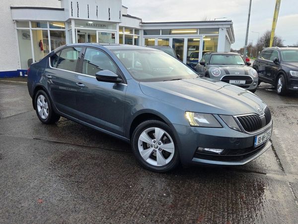 Skoda Octavia Hatchback, Diesel, 2018, Grey