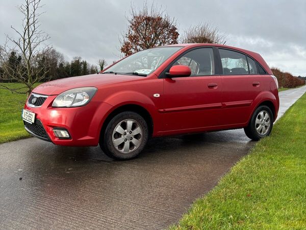 Kia Rio Hatchback, Diesel, 2011, Red