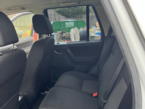 Land Rover Freelander SUV, Diesel, 2011, White
