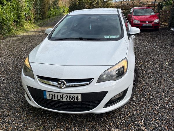 Vauxhall Astra Hatchback, Diesel, 2013, White