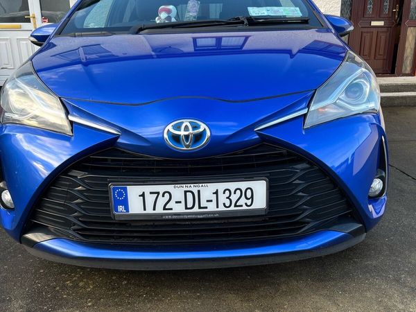 Toyota Yaris Hatchback, Petrol Hybrid, 2017, Blue