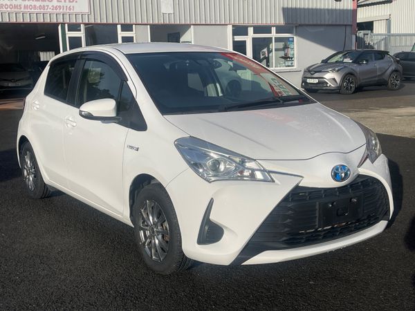 Toyota Yaris Hatchback, Petrol Hybrid, 2017, White
