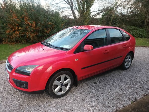 Ford Focus Hatchback, Petrol, 2007, Red