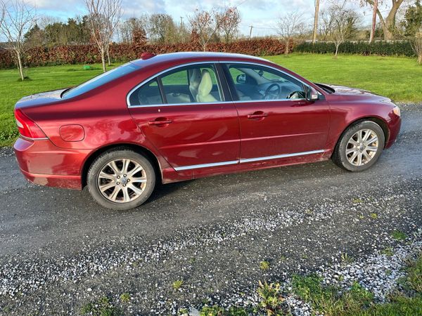Volvo S80 Saloon, Diesel, 2011, Red