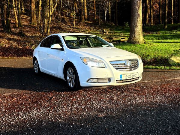 Vauxhall Insignia Hatchback, Diesel, 2012, White