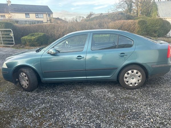 Skoda Octavia Hatchback, Petrol, 2007, Green