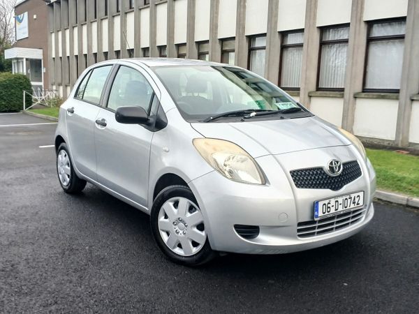 Toyota Yaris Hatchback, Petrol, 2006, Silver