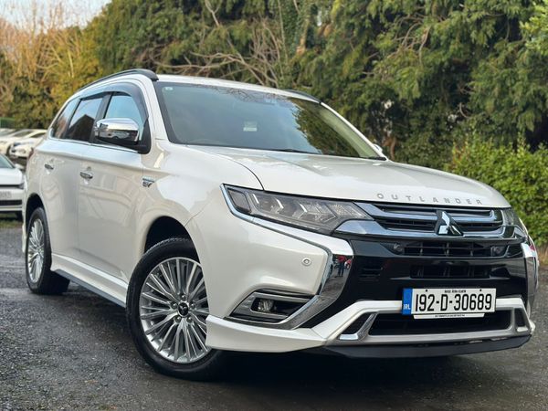 Mitsubishi Outlander SUV, Petrol Hybrid, 2019, White