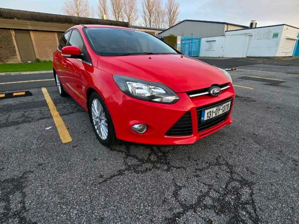 Ford Focus Hatchback, Petrol, 2013, Red
