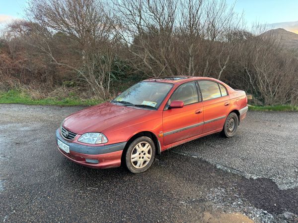Toyota Avensis Saloon, Petrol, 2002, Red