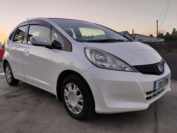 Honda Fit Hatchback, Petrol, 2013, White