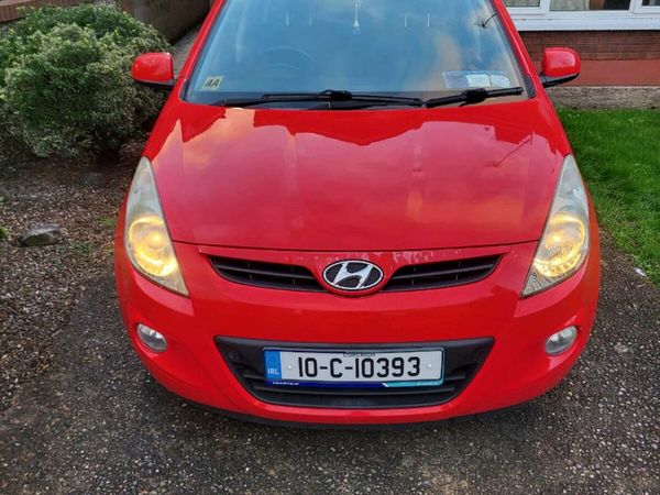 Hyundai i20 Hatchback, Petrol, 2010, Red