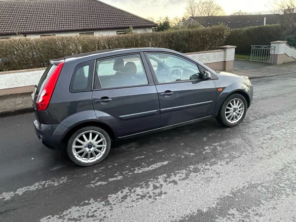 Ford Fiesta Hatchback, Petrol, 2007, Grey