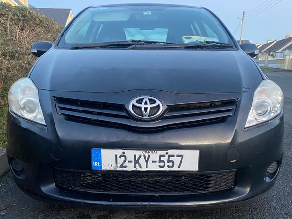 Toyota Auris Hatchback, Diesel, 2012, Black