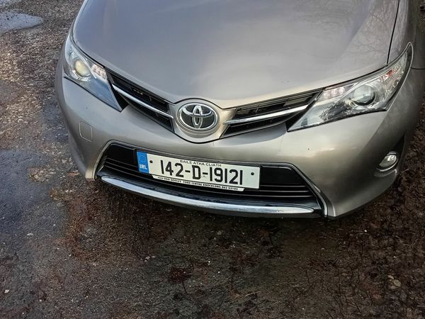 Toyota Auris Hatchback, Diesel, 2014, Bronze
