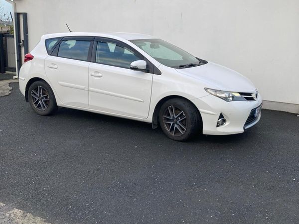 Toyota Auris MPV, Petrol, 2013, White