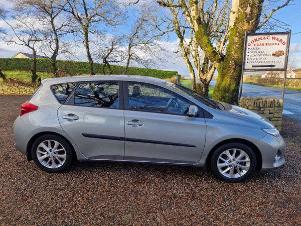 Toyota Auris Hatchback, Diesel, 2014, Grey
