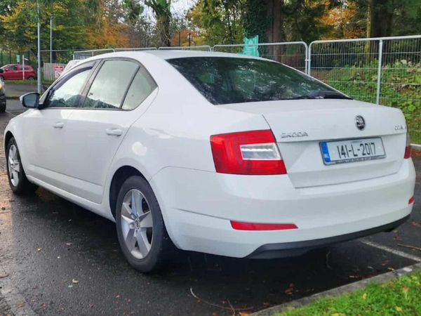 Skoda Octavia Saloon, Diesel, 2014, White