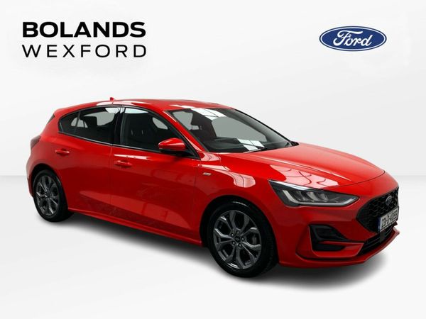 Ford Focus Hatchback, Diesel, 2023, Red